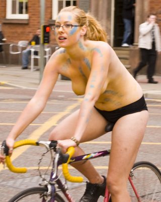 Mädchen der manchester wnbr world naked bike ride Porno Bilder Sex