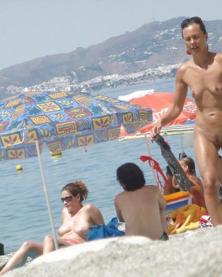 Voyeur A La Plage