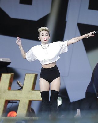 Miley Cyrus on Gma & jimmy kimmel june 2013 
 #22379068