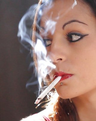 Glamour Smoking: Rosy