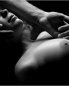 XES SENSUAL, SEXUAL, EROTIC LADIES N MEN PLAY SEX B&W