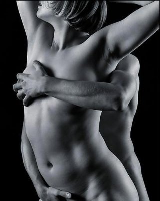 XES SENSUAL, SEXUAL, EROTIC LADIES N MEN PLAY SEX B&W