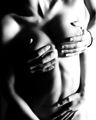 XES SENSUAL, SEXUAL, EROTIC LADIES N MEN PLAY SEX B&W