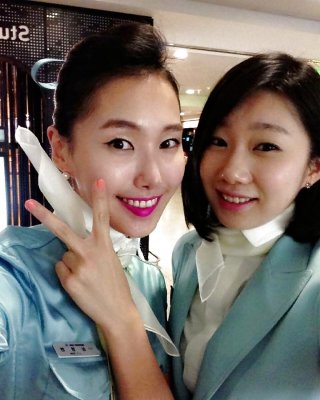 Korean Air Hostess Takes Self Pics