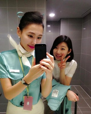 Korean Air Hostess Takes Self Pics