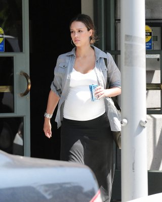 Jessica Alba Out In Beverly Hills Candids