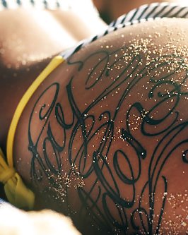 Eingefärbt Ass Tramp Stamp Sexy Tinte Selbstmord Mädchen Teenager Mit Tinte #12617879