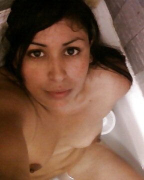 Married 34 Year Old Latina Via IPad Wife