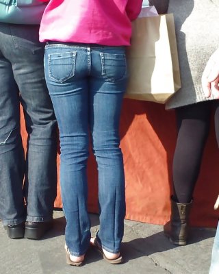 セクシーなキュートなティーンのお尻と素敵なブルージーンズのお尻 
 #7479781