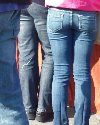 セクシーなキュートなティーンのお尻と素敵なブルージーンズのお尻 
 #7479803