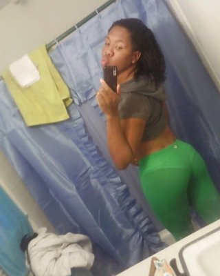 Big Bubble Butt Shemale In Leggings