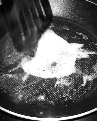 Gebratenes Sperma In Der Pfanne. #6420228