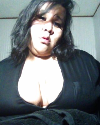 Latino BBW Cleavage Queen