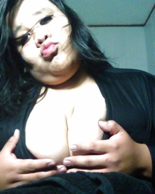 Latino BBW Cleavage Queen