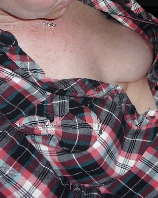 妻のブラジャーなしの写真
 #11263263