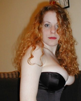 Kira Redhead Amateur Is Wear Black Corset