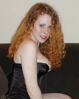 Kira Redhead Amateur Is Wear Black Corset