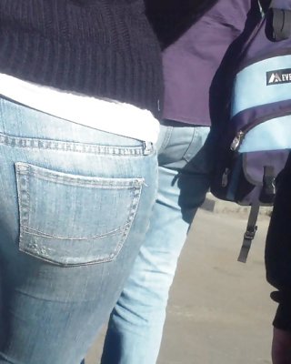 Ass & Hintern In Engen Aussehenden Blauen Jeans Fein #11222397