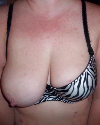 Freches Rot Titten #15168773