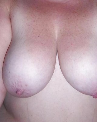 Freches Rot Titten #15168860