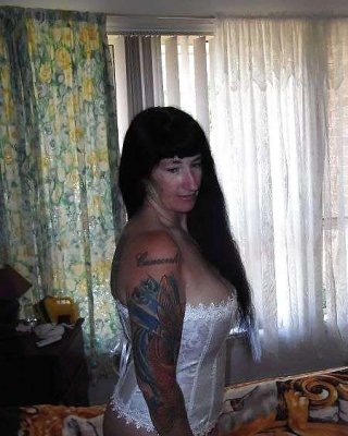 Sexy Dressed Dating-Site Milfs