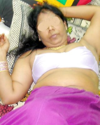 Indian Aunty Zeigen #4372979