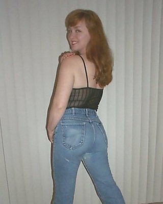 Sexy Thick Redhead MILF In Jeans