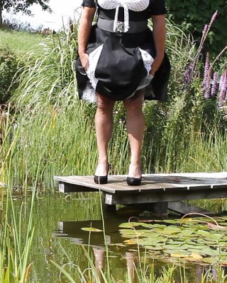 Sissy Bad Vollständig In Einem Teich Angezogen Und Es Wurde Beobachtet, #9908916