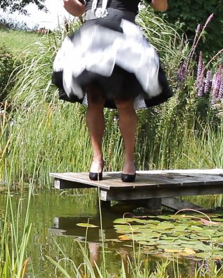 Sissy Bad Vollständig In Einem Teich Angezogen Und Es Wurde Beobachtet, #9908936