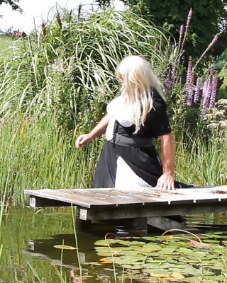 Sissy Bad Vollständig In Einem Teich Angezogen Und Es Wurde Beobachtet, #9909029