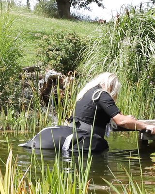Sissy Bad Vollständig In Einem Teich Angezogen Und Es Wurde Beobachtet, #9909042