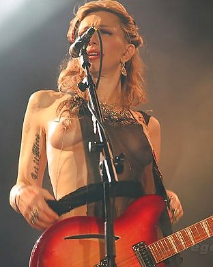 Courtney Love Flashing Her Boobs