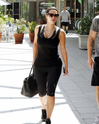 Kim Kardashian Makes Her Way To The Gym In Los Angeles