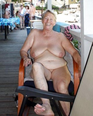 ältere Frauen Sonnenbaden 3. #3301441