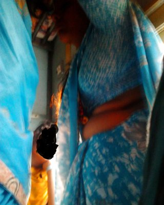 Andhara Aunty Exposing In Train