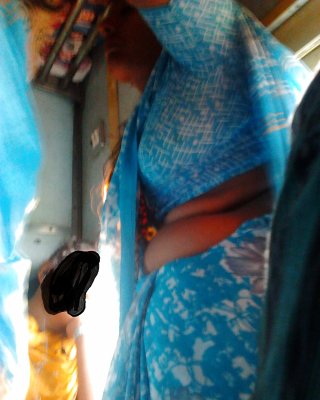 Andhara Aunty Exposing In Train