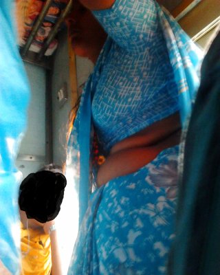 Andhara Aunty Exposing In Train