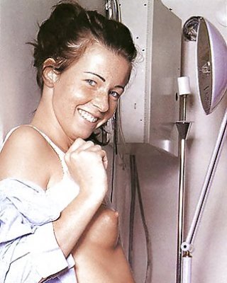 Brunette Im Unbekleideten Zustand #7180436