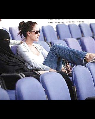 Hijab Nos Kom #11811612