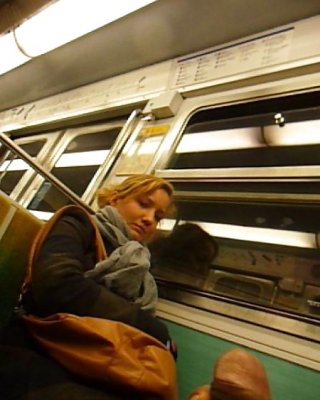 Neue Flash In Der U-Bahn-variannou #13410494