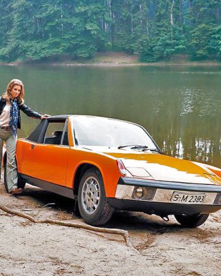 Retro Babes With Automobiles