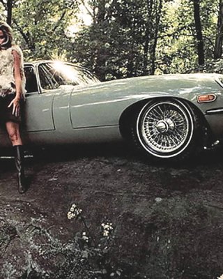 Retro Babes With Automobiles