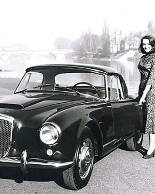 Retro Babes With Automobiles