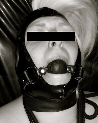 Kinkybbw38jj follando y chupando en capucha de látex y bondage de tetas
 #2119632