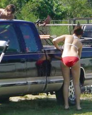 Lavado de coches en bikini
 #12205215