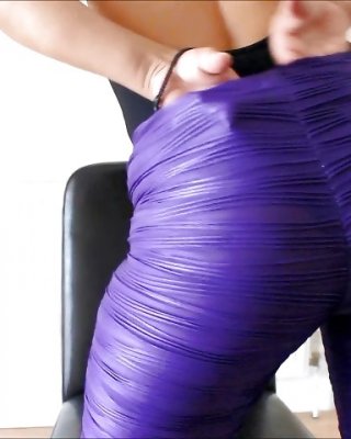 BIG ASS GIRL LATEX RUBBER LEGGINGS BUTT HUGE BOOTY SCREENS