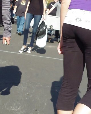 Sexy Skinny Teen Butt & Ass In Spandex Pants