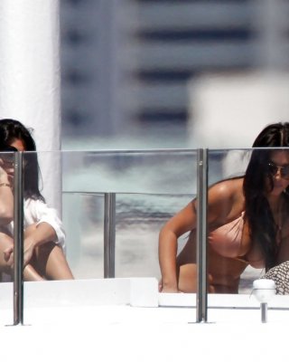 Kim Kardashian In Bikini On A Yacht In Miami