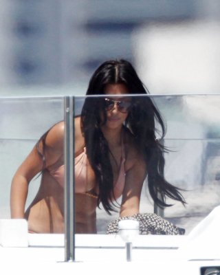 Kim Kardashian In Bikini On A Yacht In Miami