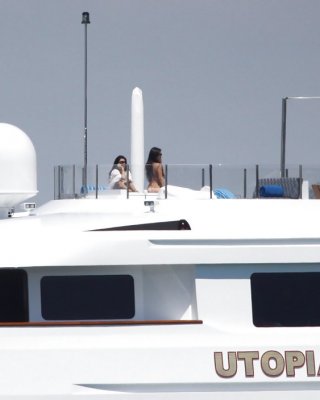 Kim Kardashian In Bikini On A Yacht In Miami